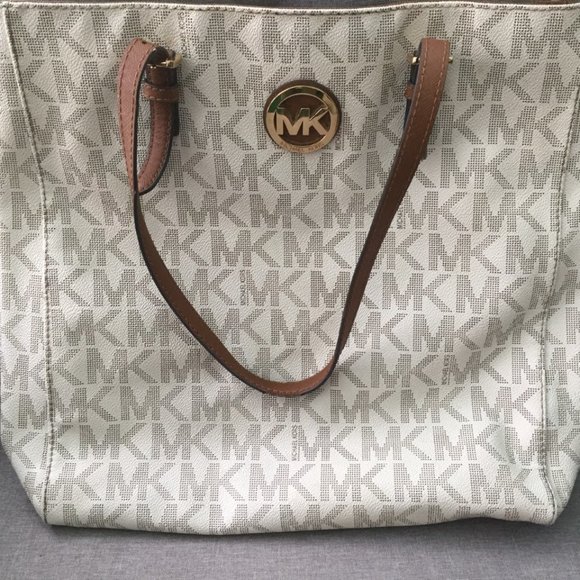 PURSES GALORE!!!! - Picture 7 of 8